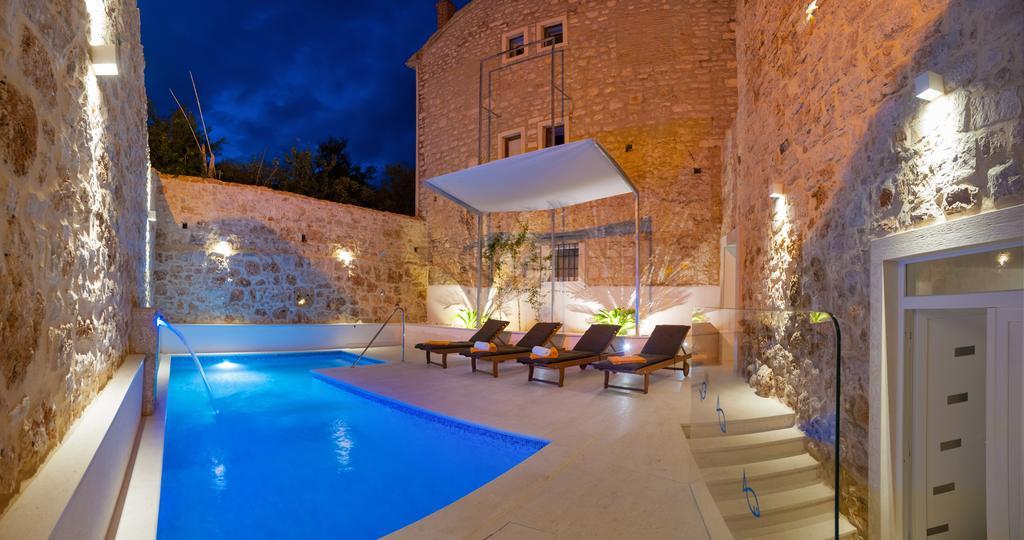 Villa Majestic With Heated Pool And Rooftop Terrace Bol Room photo